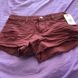 Women’s Billabong maroon shorts